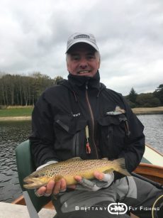 Pêche de la truite à la mouche Pêche de la truite à la mouche